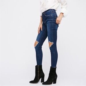 Free People Busted Knee Distressed Dark Wash Skinny Jeans Denim 26